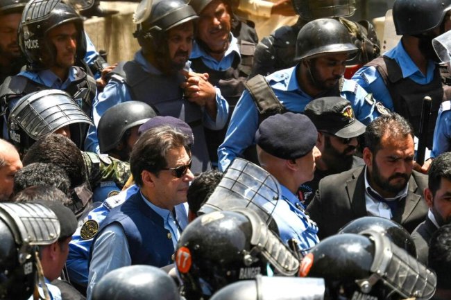 Imran Khan's Exclusive: Unable to Speak with Pakistan Army Chief