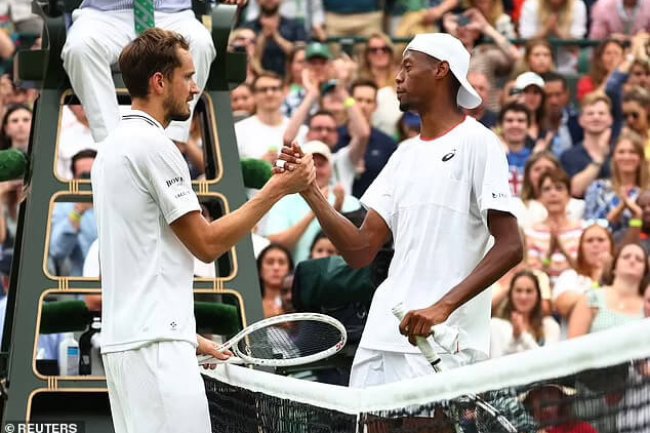 Medvedev Defeats Eubanks at SW19