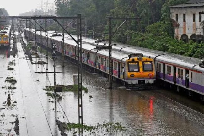Mumbai Rains: Government Offices to Close Early due to Train Delays