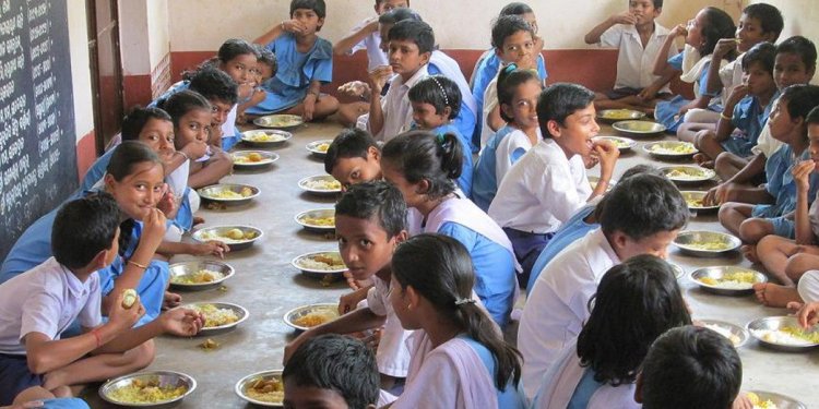 Schools Reopen Today for Azadi Ka Amrit Mahotsav, Students to Receive Mid-Day Meals