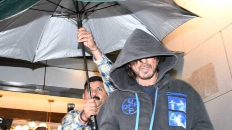 SRK Mobbed Outside Mumbai Clinic Amid Hoodie and Umbrella Concealment